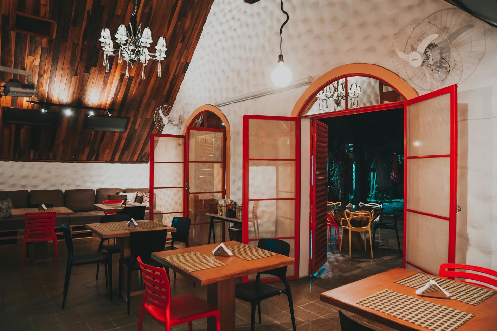 EMBER TABLE dining atmosphere